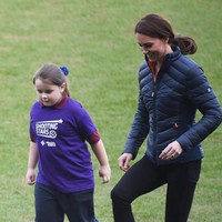 Masih dari merek yang sama, istri Pangeran William itu juga pernah mengandalkan seri Fresh Foam Cruz berwarna biru dongker seharga US$ 90 atau sekitar Rp 1,3 juta. (Foto: Getty Images)