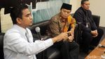 HNW Bicara Hoax dan Pose 2 Jari Ratna Sarumpaet