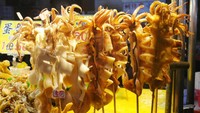 Jajanan seafood yang ada di kios (Kurnia/detikTravel)  