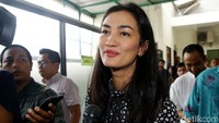 Atiqah Hasiholan hadir di sidang perdana sang ibunda Ratna Sarumpaet di PN Jakarta Selatan, Jakarta, Kamis (28/2/2019).
