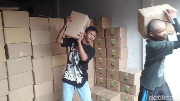 Seribu Botol Sabun Pesanan Jokowi Meluncur dari Garut ke Istana