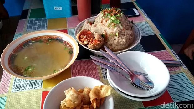 Bakso sebesar bola/