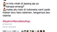 Mendapat lebih dari 2.000 likes, kebiasaan orang Indonesia saat kondangan ternyata makan dulu baru salaman! Foto: Twitter