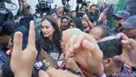 Gaya Ratna Sarumpaet Tiba di Pengadilan untuk Sidang Perdana