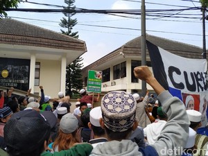 Orator di PN Bandung: Kami Tidak Rela Habib Bahar Dipenjara