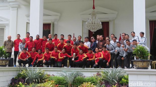 Presiden Joko Widodo (Jokowi) menerima Timnas U-22 di Istana Negara.