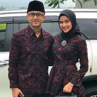 Sonya Fatmala merupakan istri dari Plt Bupati Bandung Barat, Hengky Kurniawan. Dikenal sebagai aktris sebelum kini sibuk menjalani tugasnya sebagai ibu bupati, Sonya terlihat tampil sederhana saat melakukan kunjungan. Sonya Fatmala kini menjadi Ketua Jabar Bergerak Kabupaten Bandung Barat.  Foto: instagram.