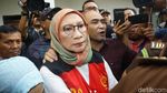 Gaya Ratna Sarumpaet Tiba di Pengadilan untuk Sidang Perdana