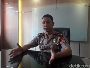 Mobil Roy Suryo Kena Imbas Ricuh di Acara Prabowo, Polisi: Silakan Lapor