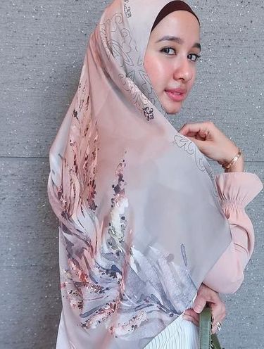 7 Brand Hijab Milik Artis Cantik yang Bisa Kamu Pilih untuk Ramadan