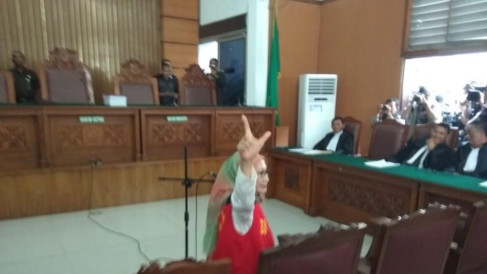 Ratna Sarumpaet Salam 2 Jari di Sidang, TKN: Tak Istimewa, Kan Timsesnya