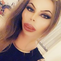 Ia pun memiliki wajah yang terlalu kencang karena kebanyakan botox.  Foto: dok. Facebook (Patrick Mast)