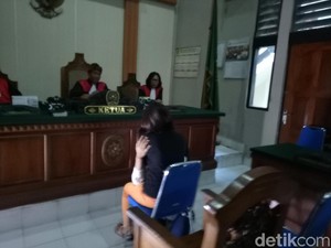 Gara-gara Cemburu, Perempuan Ini Siram Cairan Kimia ke Pacar Suami