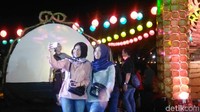 Tak sedikit wisatawan yang mengabadikan momen (Rinto/detikTravel)
