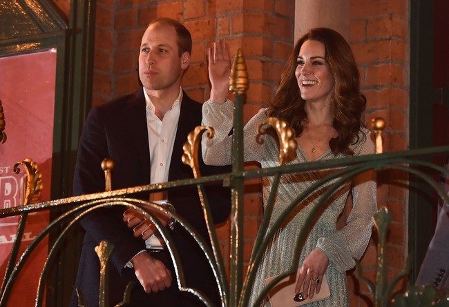 Gaun Missoni yang membuat sang Duchess tampil bak putri negeri dongeng ini dipadankan bersama stiletto berbahan suede dari Gianvito Rossi. Foto: Dok. Getty Images