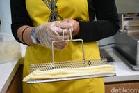 Renyah Lembut, Kentang Goreng 25 cm dengan Saus Mayo dan Keju