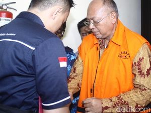 Bupati Malang Non Aktif Rendra Kresna Sidang Perdana Korupsi Rp 7,5 M