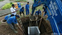 Sumur resapan tersebut dibuat sebanyak 100 titik di kawasan Monas.