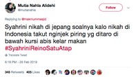 Yang juga jadi ciri khas orang Indonesia di kondangan adalah menaruh piring di bawah kursi. Hayo, siapa yang sering melakukannya?  Foto: Twitter