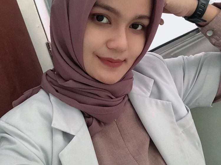 Melihat Aksi Kulineran Dokter Cantik Asal Aceh Ini Bikin Hati Adem