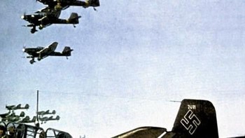 Skuadron bomber Stuka kembali ke landasan pada tahun 1942. Luftwaffe didirikan pada tahun 1935. Foto: Luftwaffe in Colour