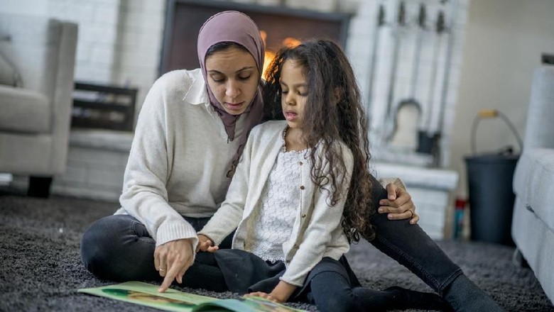 Kesalahan mengajari anak membaca/ Foto: iStock Kesalahan mengajari anak membaca/ Foto: iStock
