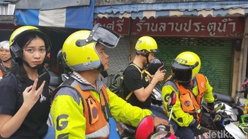 Jika seragam driver Go-Jek identik dengan warna hijau-hitam, seragam driver Get terlihat lebih cerah. Foto: Virgina Maulita Putri