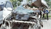 Syafiq diduga mengantuk hingga menabrak truk bernopol L 8372 UB yang dikemudikan Sutikno (60) warga Kelurahan Ngampelsari, Sidoarjo. Truk melaju dengan kecepatan antara 60-70 km/jam.