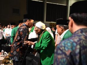 Doa Mbah Moen: Ya Allah Jadikan Jokowi Pemimpin untuk Kedua Kalinya