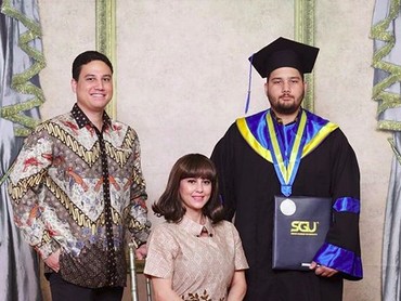 7 Momen Quality Time Meriam Bellina Bersama Dua Putranya