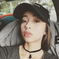 Saya manusia biasa yang takkan lari dari buat silap. To @bellaastillah i taknak meneggakan benang yang basah. i nak minta maaf dengan apa yang dah berlaku. Dan apa yang dah berlaku memang sangat sangat salah, i admit it, i tak patut keluar dengan suami orang, demikian sepenggal tulisan yang diunggahnya ke Insta Story. Foto: Dok. Instagram @oktoviamanrose