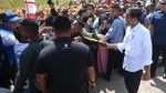 Momen Jokowi dan Ibu Negara Memanen Jagung di Gorontalo