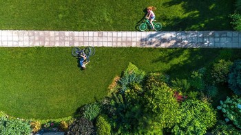 A Walk On The Bike kategori Creative karya fotografer Alexandr Vlassyuk asal Rusia. (Foto: Sony)