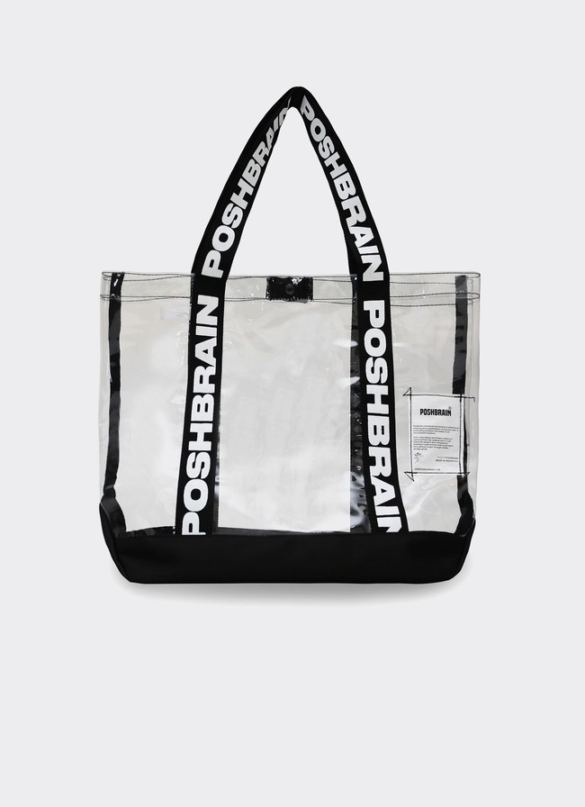 Satu lagi pilihan tas PVC menarik yang bisa menggantikan plastik sebagai tas belanja. Terutama jika Anda akan membeli cukup banyak barang di supermarket. Carrier Tote Bag seharga Rp 320 ribuan dari Poshbrain ini pun bisa dijadikan tas untuk hangout. Foto: Bobobobo