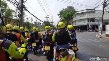 Seragam driver Get hadir dengan nuansa warna kuning neon atau yang disebut Safety Yellow dan abu-abu yang disebut Street Grey. Foto: Virgina Maulita Putri