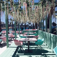 Sebuah hotel di San Antonio, Ibiza, jadi favorit baru di kalangan millennial yang hobi selfie atau posting foto di Instagram. Diberi nama Wi-Ki-Woo, hotel ini memiliki desain sangat menarik sehingga dilabeli hotel paling Instagrammable di dunia. Foto: Dok. Wi-Ki-Woo Hotel Ibiza