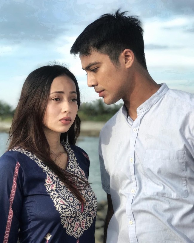 Dalam video yang kini viral itu terlihat Aliff dan Oktovia berdansa di sebuah klub malam dalam keadaan mabuk. Seperti dikutip dari MalayMail, Bella mengaku mendapatkan video perselingkuhan suaminya dengan Oktovia dari pengguna Instagram lainnya yang kebetulan mengenali pasangan selingkuh itu di klub malam. Foto: Dok. Instagram @oktoviamanrose