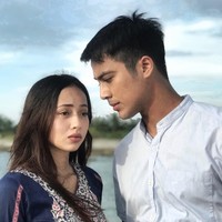 Dalam video yang kini viral itu terlihat Aliff dan Oktovia berdansa di sebuah klub malam dalam keadaan mabuk. Seperti dikutip dari MalayMail, Bella mengaku mendapatkan video perselingkuhan suaminya dengan Oktovia dari pengguna Instagram lainnya yang kebetulan mengenali pasangan selingkuh itu di klub malam. Foto: Dok. Instagram @oktoviamanrose