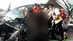 Truk vs Fortuner di Tol Madiun Tewaskan 3 Orang