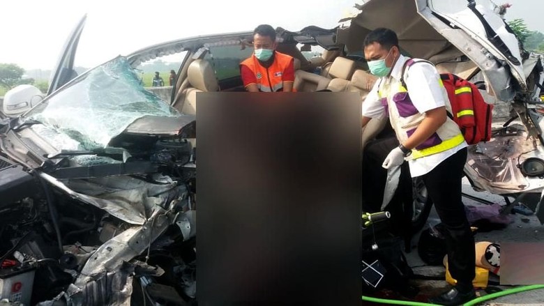 3 Penumpang SUV Tewas Kecelakaan di Tol Madiun asal Jakarta 3 Penumpang SUV Tewas Kecelakaan di Tol Madiun asal Jakarta