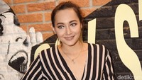 Dewi pun sudah mengenalkan pacarnya ke mantan suaminya itu. Pool/Noel/detikFoto.