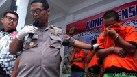 Kabid Humas Polda Metro Jaya Kombes Pol Argo Yuwono menjelaskan proses penangkapan para tersangka.