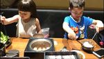 Romantisnya Papa Gading dan Gempi Saat Menikmati Makanan Berdua