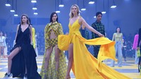 Mereka bertiga tampil di ajang Paris Fashion Week 2019 di Paris, Prancis pada Kamis (28/2) waktu setempat. Pascal Le Segretain/Getty Images