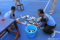 Napi Lapas Jelekong Hancurkan Handphone 