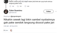 Nyobain sambal langsung pakai jari menandakan kalau cewek ini sudah biasa membuat sambal. Nah buat para cewek besok kalau bikin sambal cicip langsung pakai jari. Foto: Twitter