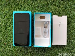 Unboxing Honor 8A, Smartphone Murah Desain Cukup Mewah