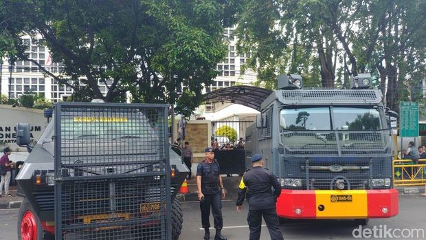 Ada Aksi FUI, Jalan Imam Bonjol Depan KPU Ditutup