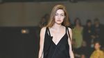 Penampilan Gigi Hadid di Paris Fashion Week Usai Bikin Heboh