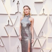Brie eksis di karpet merah Oscar beberapa waktu lalu. Penampilannya sempurna dibalut gaun chainmail dengan aksen high-slit dari Celine. Penampilan ini adalah gambaran sempurna dari sophisticated dan juga aura seksi. Foto: Dok. Getty Images